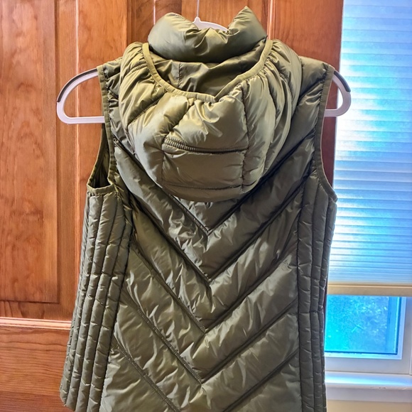 Michael Kors Packable Down Fill Green Puffer Vest with Hoodie - XS - Picture 5 of 7